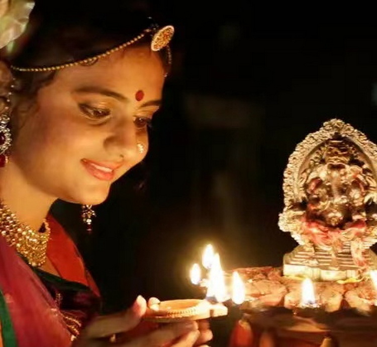 Традиционный праздник Индии — Дивали.